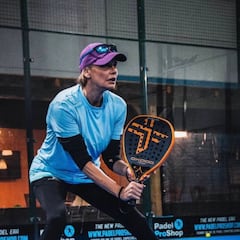 Coral Bistuer cambia el taekwondo por el pádel