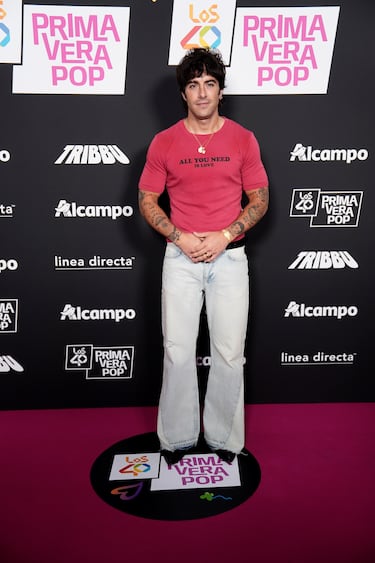 El cantante Álvaro de Luna posa en la alfombra roja de LOS40 Primavera Pop.