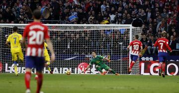 Carrasco centra a Thomas para que marque el 3-0. 