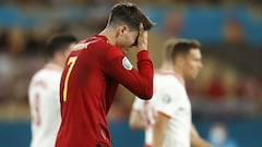 España no pasa de tercera y no somete al rival
