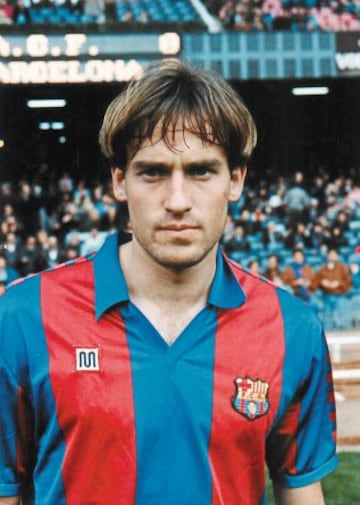 Tanto en Espanyol como en Barcelona jugó en dos etapas diferentes. En el Espanyol entre 1983 y 1985 y entre 1985 y 1988. En el Barcelona entre 1988 y 1991 y entre 1992 y 1993.