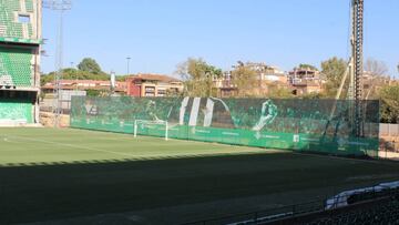 Una lona de 6 metros de alto, en el Gol Sur del Benito Villamarín