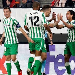 Diego Lainez rescata al Betis en UEL con su primer gol en Europa