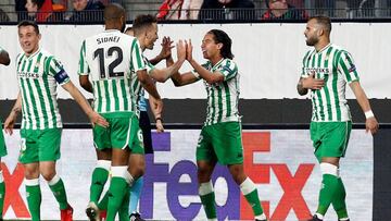 Diego Lainez rescata al Betis en UEL con su primer gol en Europa