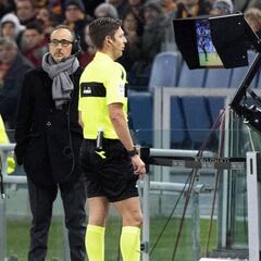 Los árbitros del Mundial asisitirán a un curso de VAR en Abu Dabi