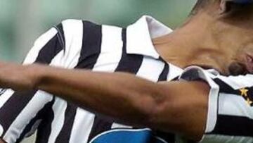 <B>DECISIVO.</B> Trezeguet marcó el tanto que le dio la victoria a la Juve.