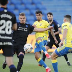 La Ponferradina vuelve de Las Palmas sin puntos y con tres tocados