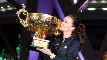 Radwanska outfoxes Konta to lift second China Open title