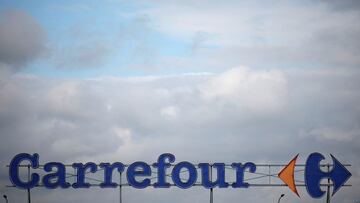 Carrefour compra 47 tiendas Supercor al Corte Inglés