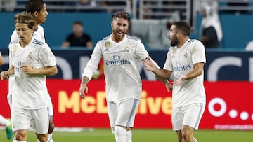 Ramos y Carvajal intercambian impresiones.