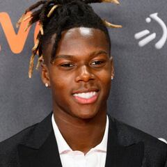 Saque de honor de Dani y homenaje a los campeones antes del Athletic-Sevilla