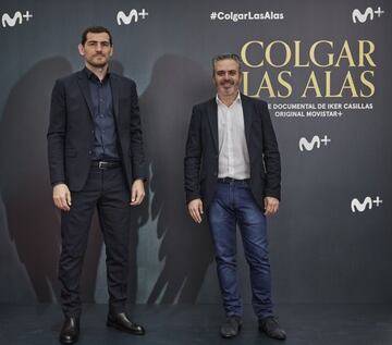 Iker Casillas y Luis Fermoso en el estreno de &#039;Colgar las alas&#039;.
