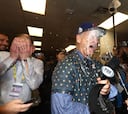 Bill Murray celebró el título de los Cubs bañado en champán