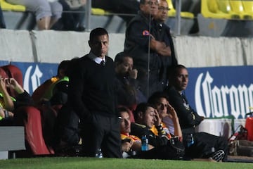 'Capitán Furia' fue otro que debutó como técnico de la mano de Puebla. Tena ha estado en dos etapas con el conjunto poblano y en 1999 tuvo su primera oportunidad al mando de los azulcremas. En 2011, recibió una segunda oportunidad.