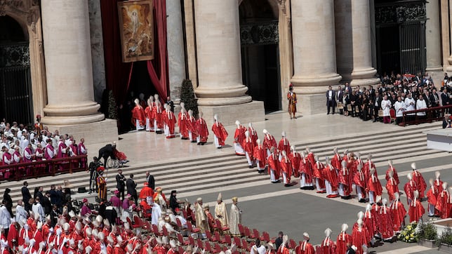 Why can’t a woman be elected Pope of Rome? How is the Vatican’s strict protocol for the papal conclave?
