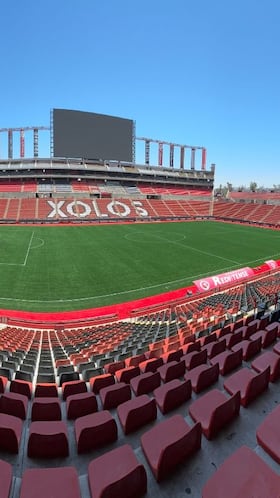 Imagen del Estadio Caliente de Tijuana, en un día sin afición con tribunas vacías.