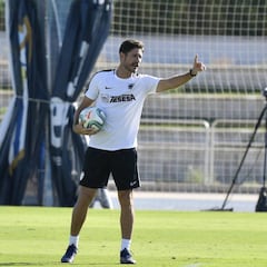 Víctor tiene tres tocados y le quedan sólo ocho profesionales