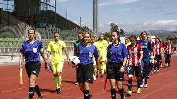 El tr&iacute;o arbitral, &iacute;ntegramente femenino, del partido de cuartos de final de la Copa de la Reina, entre el Levante y el Athletic. 