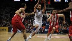 Sergio Rodr&iacute;guez entra a canasta en la final de la Euroliga ante Olympiacos.