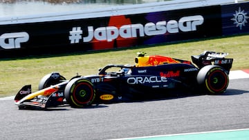 Sergio Pérez, en acción con el Red Bull en Suzuka.