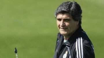 <b>JUANDE PASA PÁGINA.</b> "El partido de Liverpool ya se ha acabado, así que nos centramos en el partido del Athletic. Lo demás lo tenemos que dejar atrás", reiteró el manchego, que tiene la mente puesta en San Mamés desde que De Bleeckere pitara el final del Liverpool-Real Madrid.