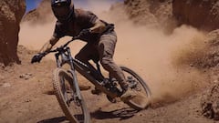 Andreu Lacondeguy practicando MTB en Chile en 2023. 