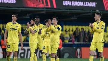 Villarreal's players applaud at the end of the UEFA Europa League last 16 second leg football match between Villarreal CF and Olympique de Marseille at La Ceramica stadium in Vila-real on March 14, 2024. Marseille qualified for the UEFA Europa League quarter final. (Photo by Jose Jordan / AFP)