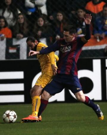 Stathis Aloneftis y Lionel Messi