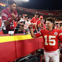 What did Patrick Mahomes say about Dak Prescott’s record-breaking contract with Cowboys?