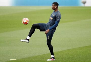 Soccer Football - Champions League - Manchester United Training - Camp Nou, Barcelona, Spain - April 15, 2019 Manchester United's Paul Pogba during training