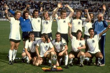 La primera Eurocopa la consiguió Alemania Federal en 1972 ante la Unión Soviética tras ganar por 3-0 con goles de Gerd Müller (2) y Herbert Wimmer en el estadio Heysel de Bruselas. La segunda, fue en la Euro de Italia de 1980, donde nuevamente Alemania Federal se enfrentó a Bélgica en la final en Roma donde ganó 1-2, los dos tantos teutones los marcó Horst Hrubesch. La tercera y última la consiguió en la Eurocopa de Inglaterra de 1996, ganó 1-2 en la final de Wembley ante la República Checa con dos tantos de Oliver Bierhoff. Alemania cuenta con tres subcampeonatos en el torneo (1976, 1992 y 2008). En la foto, el equipo ganador de la Euro de 1980.