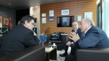 Blatter, durante la entrevista con Alfredo Relaño y Joaquín Maroto, de AS.