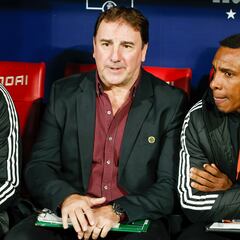 Lorenzo va por Maturana: ¿A cuánto está del invicto más largo de Selección?