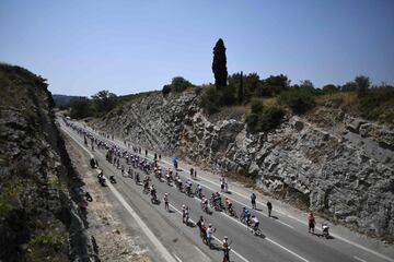 Caleb Ewan se llevó la victoria de la etapa 16 del Tour de Francia. El colombiano Rigoberto Urán subió un puesto en la clasificación general. 