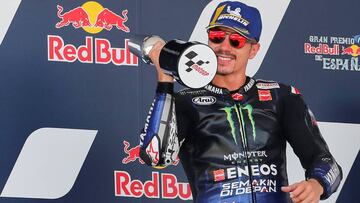 Maverick en el podio de Jerez.