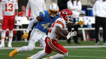 Kansas City Chiefs wide receiver Mecole Hardman Jr. (12) runs with the ball as Los Angeles Chargers cornerback Michael Davis (43) defends.