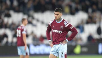 LONDON, ENGLAND - DECEMBER 30: Frustration for West Ham United's Gianluca Scamacca during the Premier League match between West Ham United and Brentford FC at London Stadium on December 30, 2022 in London, United Kingdom. (Photo by Rob Newell - CameraSport via Getty Images)