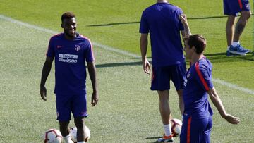Lemar y Griezmann, durante el entrenamiento de hoy.