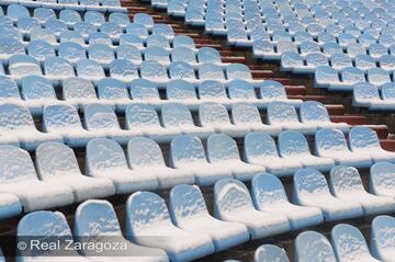 La nieve tiñe de blanco los estadios del fútbol español