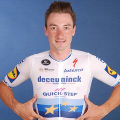 Elia Viviani ya tiene su maillot de campeón de Europa