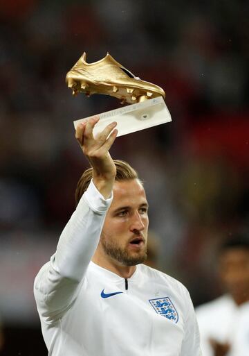 Harry Kane con la bota de oro, trofeo de máximo goleador del mundial de Rusia.