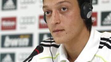 Özil, ambicioso: "Este año vamos a por todos los títulos"