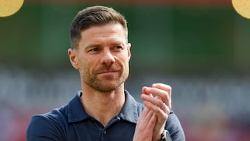 LEVERKUSEN (Germany), 12/04/2025.- Leverkusen head coach Xabi Alonso looks on prior the German Bundesliga soccer match between Bayer 04 Leverkusen and 1.FC Union Berlin, in Leverkusen, Germany, 12 April 2025. (Alemania) EFE/EPA/CHRISTOPHER NEUNDORF CONDITIONS - ATTENTION: The DFL regulations prohibit any use of photographs as image sequences and/or quasi-video.