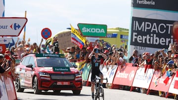 ALTO HOYA DE LA MORA (SIERRA NEVADA -GRANADA), 04/09/2022.-El neerlandés Thymen Arensman (DSM) se impone vencedor en la decimoquinta etapa de la Vuelta a España, disputada este domingo entre Martos (Jaén) y el Alto Hoya de la Mora, en Sierra Nevada (Granada), con 153 km. de recorrido. EFE/Javier Lizón