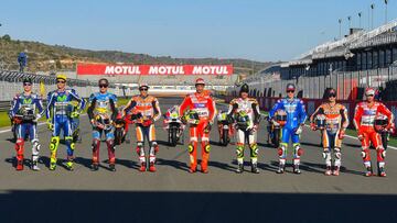 Jorge Lorenzo, Valentino Rossi, Jack Miller, Marc M&aacute;rquez, Andrea Iannone, Cal Crutchlow, Maverick Vi&ntilde;ales, Dani Pedrosa, Andrea Dovizioso. Los nueve ganadores del a&ntilde;o en MotoGP posan en el GP de Valencia 2016 (Cheste). 