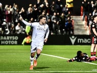 Marcos Fernández celebra su gol a la Cultu.