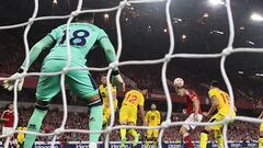 Chris Wood, del Nottingham Forest's, marca de cabeza ante el Sheffield United.