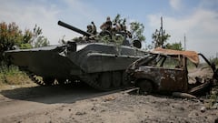 FILE PHOTO: Ukrainian service members ride a BMP-1 infantry fighting vehicle, amid Russia's attack on Ukraine, near the front line in the newly liberated village Neskuchne in Donetsk region, Ukraine June 13, 2023. REUTERS/Oleksandr Ratushniak     TPX IMAGES OF THE DAY/File Photo