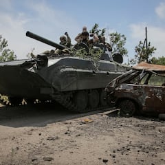 Ucrania se está deshaciendo masivamente de las orugas suecas blindadas por su debilidad ante Rusia: “Eres un blanco fácil”