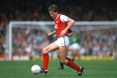 Mediocampista aguerrido que debutó a finales de los 70, con apenas 17 años. Su energía y entrega lo hicieron muy querido, aunque una lesión le apartó de los terrenos de juego y le hizo perderse el mundial de 1986. Al volver de la lesión había perdido el sitio en el Arsenal a manos de Steve Willis. Aun así, dejó huella como una de las promesas de su generación.